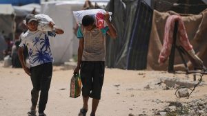فيديو. غزة: جوع وطوابير ولا حل في الأفق.. الآلاف يتجمعون أمام مركز جديد للمساعدات في رفح