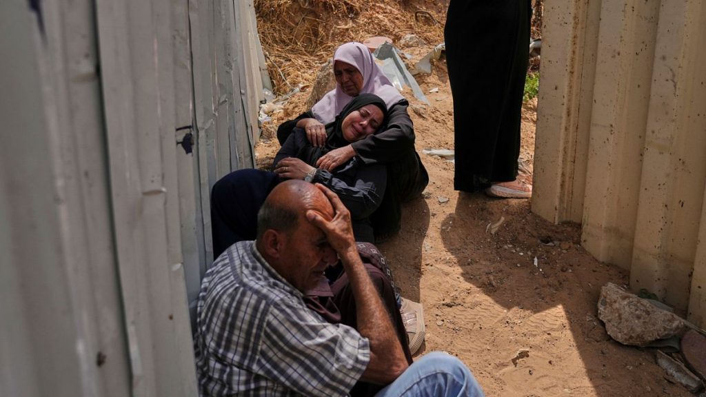 فيديو. قصف إسرائيلي يستهدف مسجدا وعيادة طبية في جباليا ويقتل 13 فلسطينيا على الأقل