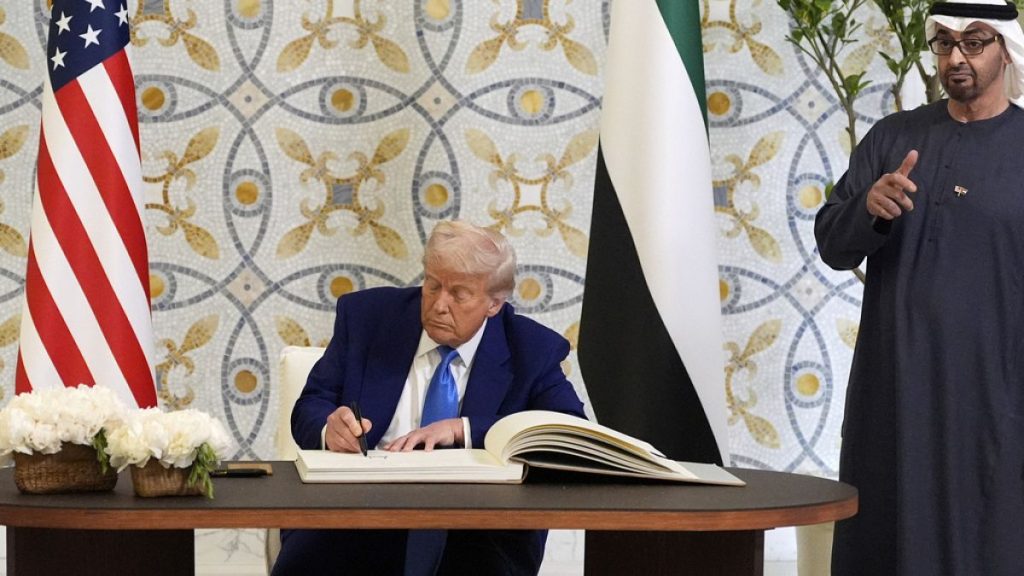 الاتحاد تشتري طائرة بوينغ ب14.5 مليار وترامب يعلن عن صفقات مع الإمارات تفوق 200 مليار