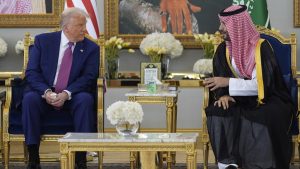 وصول الرئيس الأمريكي دونالد ترامب إلى مطار الملك خالد في الرياض في مستهل جولة إقليمية