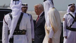 حفاوة استثنائية رافقت زيارة ترامب إلى الخليج: مكاسب شخصية أم مصالح أميركية؟