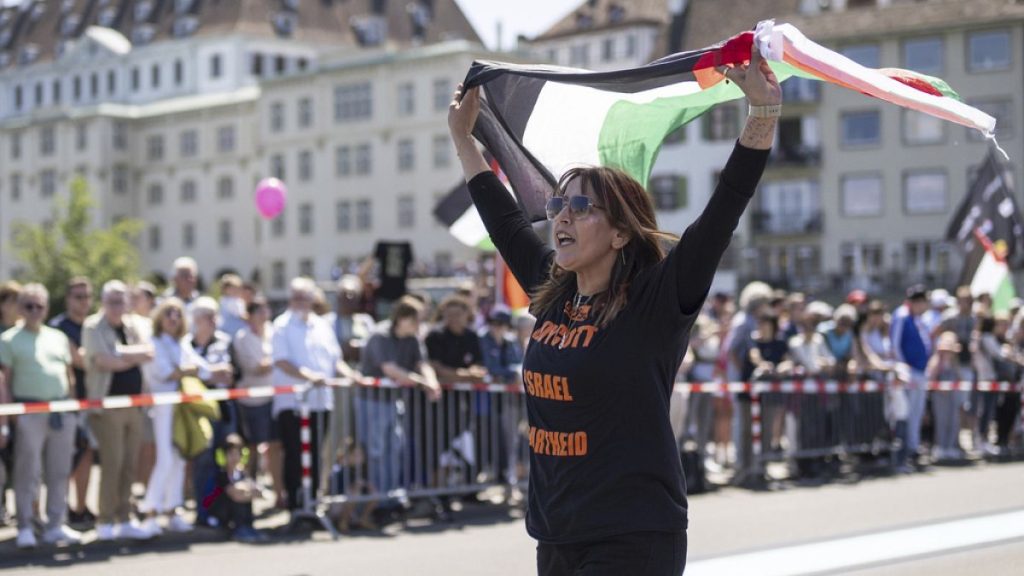 على وقع الحرب في غزة.. احتجاجات في بازل تدعو لطرد إسرائيل من مسابقة الأغنية الأوروبية