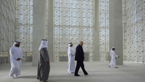 ترامب يزور البيت الإبراهيمي في أبوظبي ويشيد بوحدة الأديان