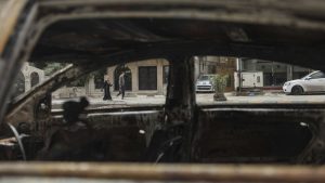 من طالبة في معهد تعليمي إلى البرقع الأفغاني.. قصة ميرا الغامضة تثير قلق السوريين