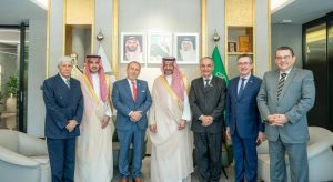 وزير الصناعة يبحث تعزيز التعاون التعديني مع جمهورية البيرو