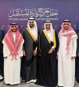 مدير عام «عكاظ» يحتفي بتخرج نجله فيصل