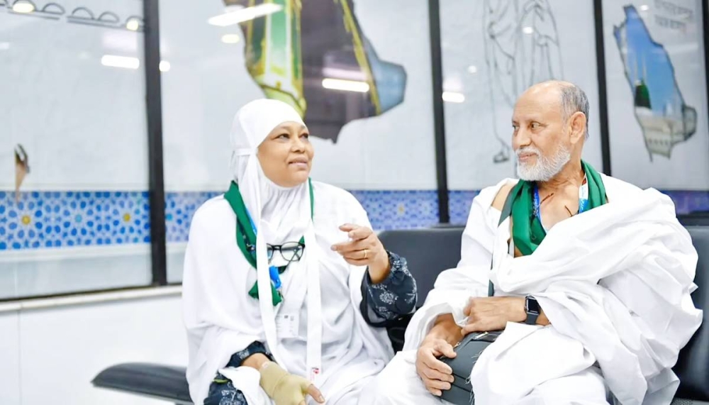 على طريق مكة.. «حبيب وفردوس» من أمريكا إلى دكا