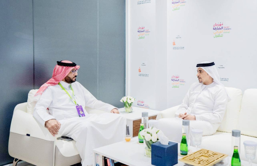 أحمد بن ركاض العامري: الثقافة مشروع وطني مستدام والكتاب الورقي لا يزال عصياً على الشاشات