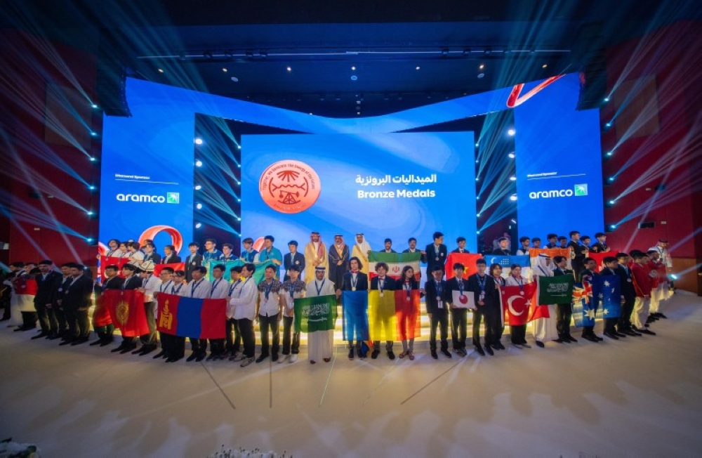 بحضور أمير الشرقية ووزير التعليم.. تكريم الطلبة الفائزين في أولمبياد الفيزياء بـ 169 جائزة