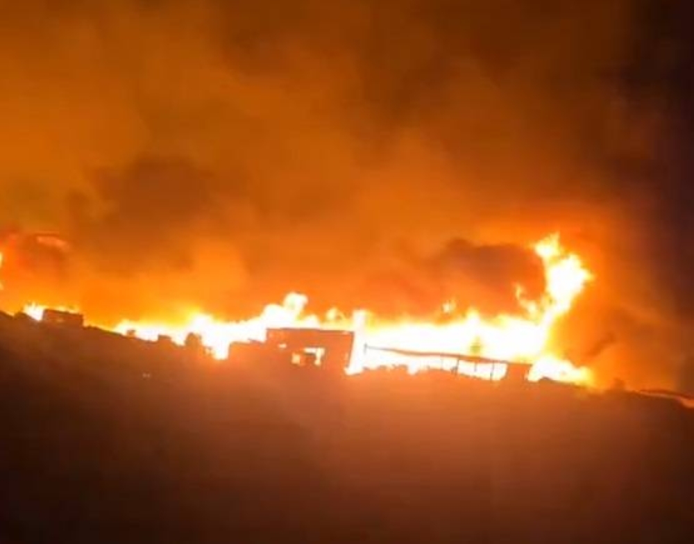 بعد تحذيرات بإخلاء 3 موانئ.. غارات إسرائيلية على الحديدة