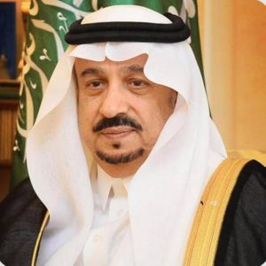 أمير الرياض يعزّي النمي في وفاة والده