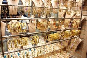 مع تراجع السعر العالمي.. هبوط بأسعار الذهب في مصر