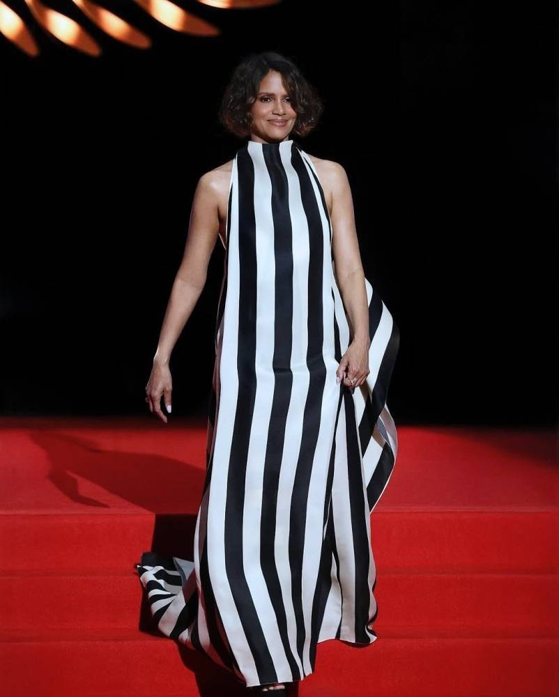 إطلالات مهرجان كان 2025.. أناقة متجددة وسط تحديات قواعد اللباس