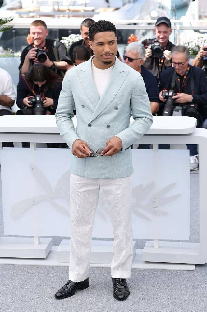 أناقة النجوم الرجال في مهرجان كان 2025.. بين الفخامة والتجديد