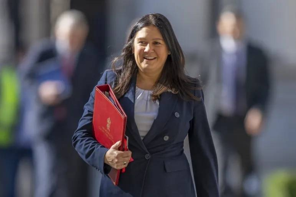 بريطانيا تسمح للأجانب بتملك 15% من الصحف