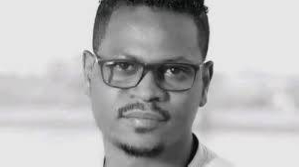 إثر تعرضه لوعكة صحية.. وفاة الفنان السوداني محمد الجزار