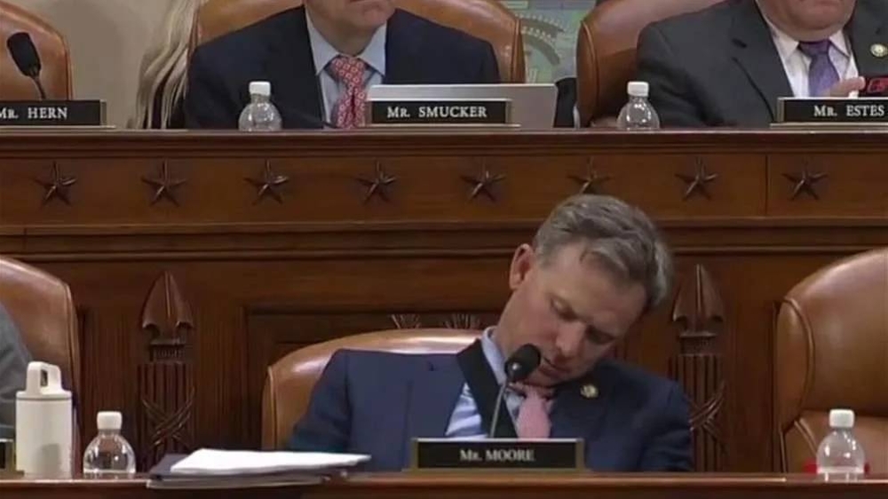 «النعاس» يهزم نواباً أمريكيين خلال جلسات مطولة