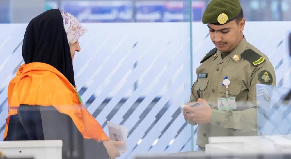 بمتابعة أمير الحدود الشمالية.. منفذ جديدة عرعر يستقبل الفوج الأول من ضيوف الرحمن القادمين من العراق