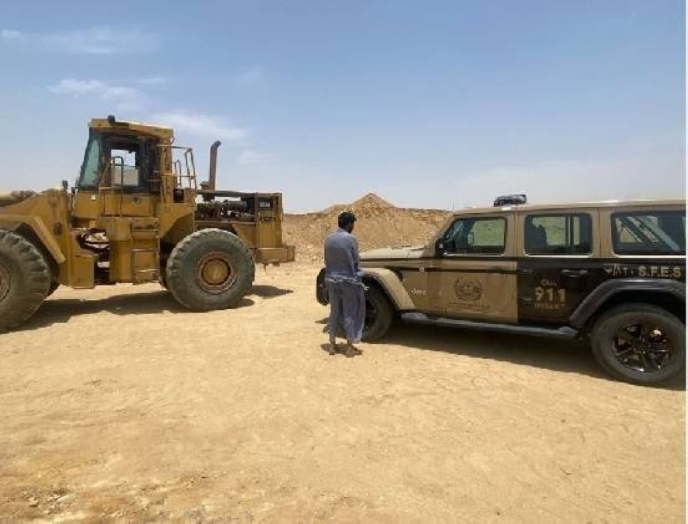 ضبط مقيم مخالف لنظام البيئة لاستغلاله الرواسب في المدينة المنورة