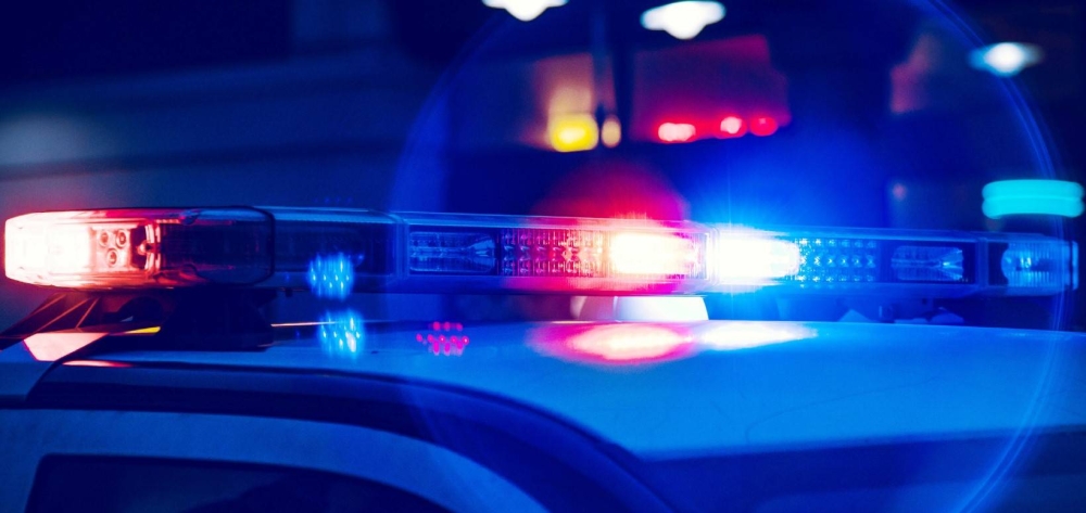 متسللون في «الإسعاف» وصناديق الحقائب!