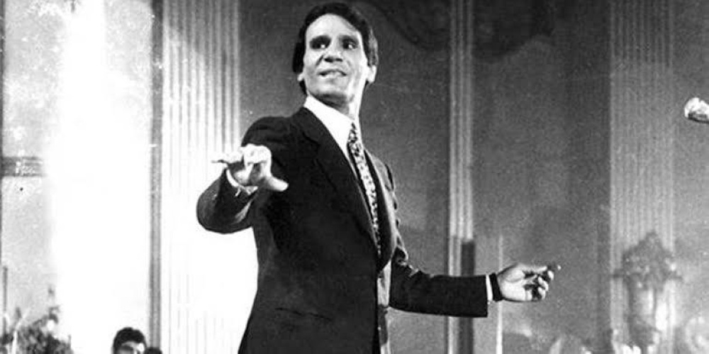 حبيبتي من تكون؟.. عائلة «العندليب» تكشف لغز زواجه بعد 48 عاماً