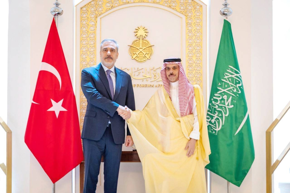 الأمير فيصل بن فرحان ووزير الخارجية التركية يوقعان على محضر الاجتماع الثاني لمجلس التنسيق