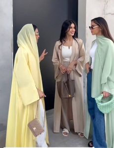 عبايات الصيف.. دليلك لاختيار الأقمشة المناسبة لمواجهة الحرارة