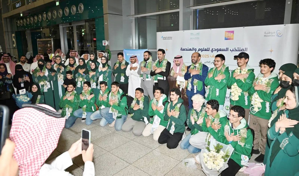 استقبال حافل لمنتخب المملكة بمطار الرياض بعد فوزه بـ23 جائزة في «آيسف»