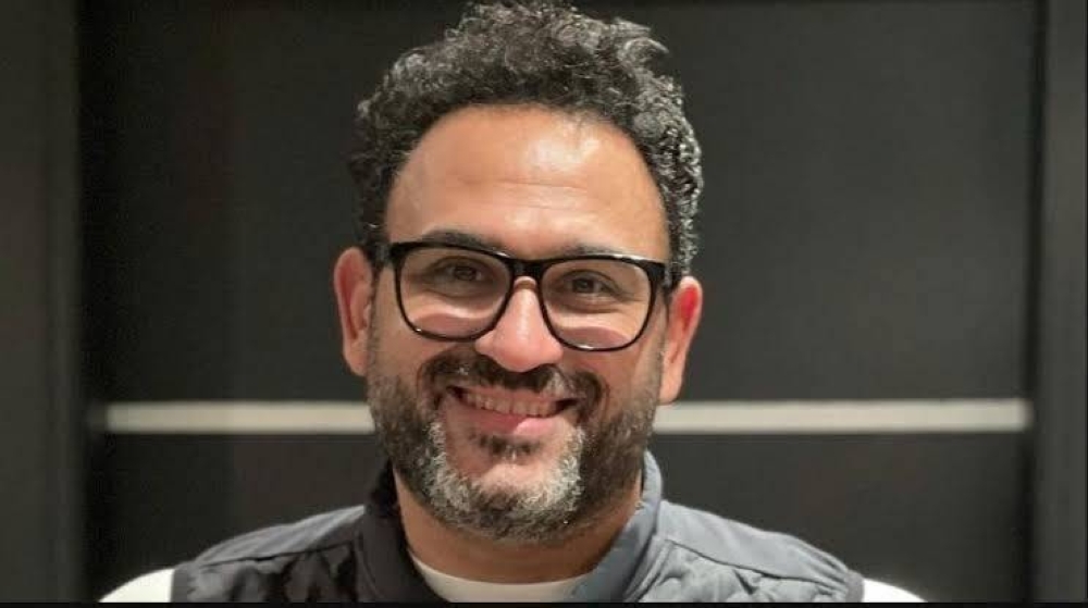 أكرم حسني يكشف لـ «عكاظ» تفاصيل فيلمه الجديد «زوجة رجل مش مهم»