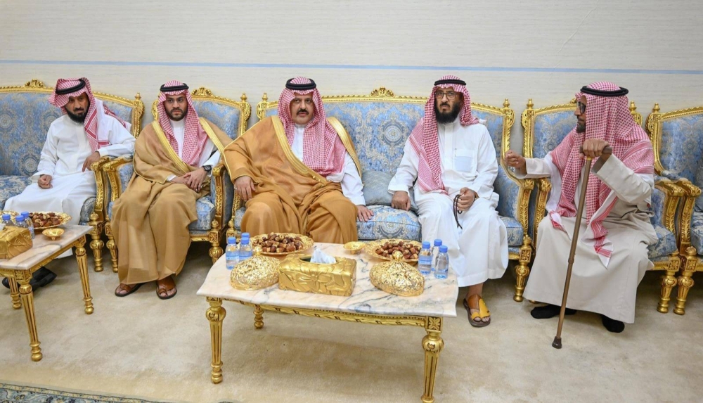 أمير حائل ونائبه يعزيان أسرة الباتع في وفاة والدتهم