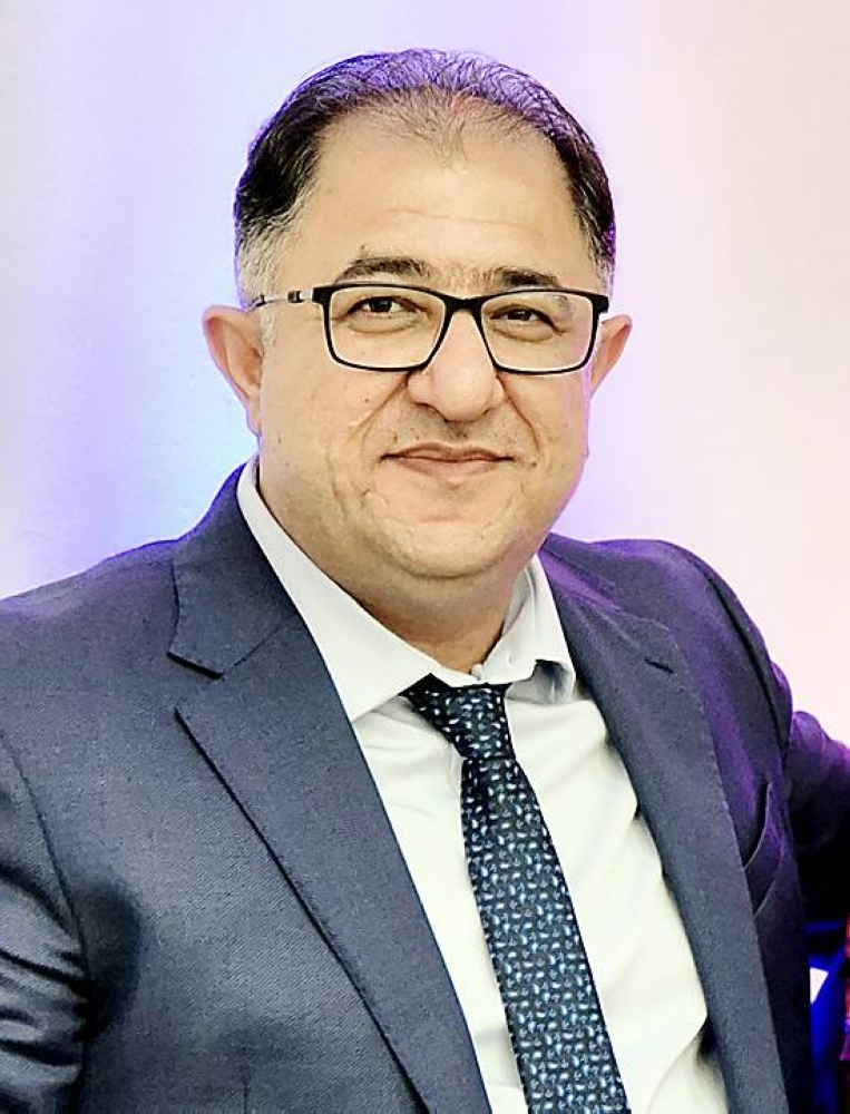 هيثم حسين يستعيد من منفاه الأمل بـ«حين يمشي الجبل»