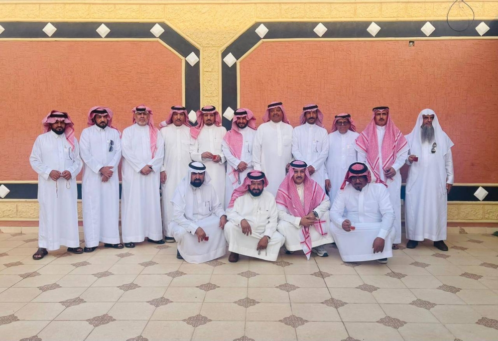 لقاء معلمي معهد المعلمين بظهران الجنوب بعد 38 عاماً