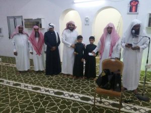 حلقة عبدالله بن أبي أوفى تكرّم طلابها وتشجع الصغار على الحفظ