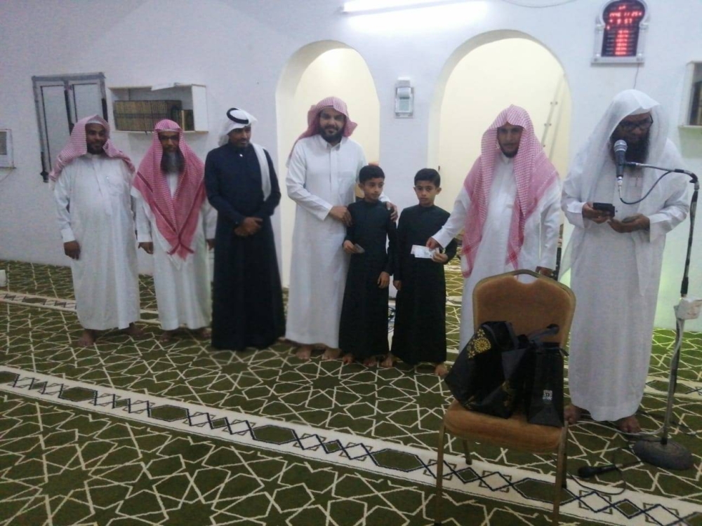 حلقة عبدالله بن أبي أوفى تكرّم طلابها وتشجع الصغار على الحفظ