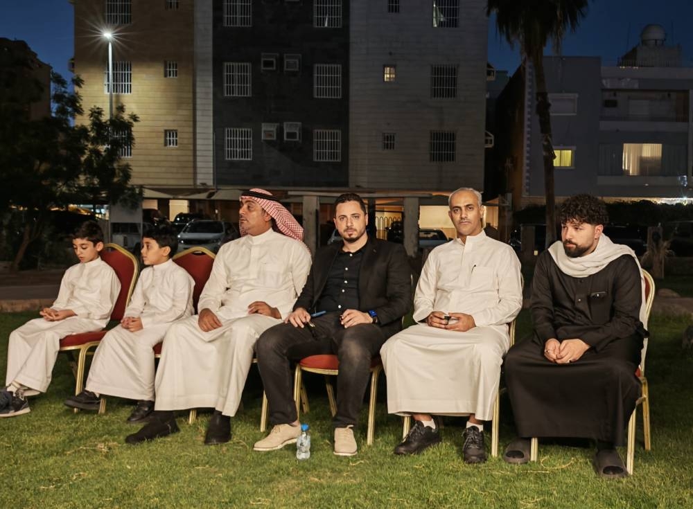 آل إسماعيل يستقبلون المواسين في عبدالفتاح