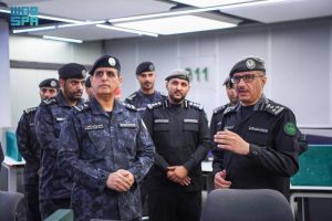 الفايز يزور مركز العمليات الأمنية الموحدة «911» بمنطقة مكة المكرمة