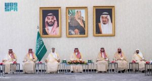 عبدالعزيز بن سعود يلتقي عدداً من أهالي محافظة الطائف