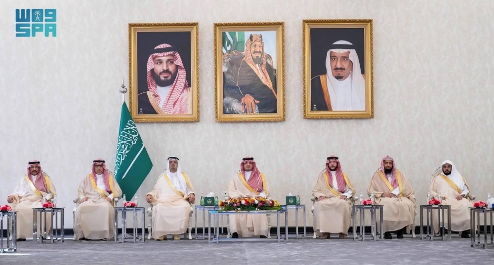 عبدالعزيز بن سعود يلتقي عدداً من أهالي محافظة الطائف