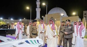 عبدالعزيز بن سعود يتفقد نقطة الفرز بمركز الشميسي ومركز المراقبة الميدانية