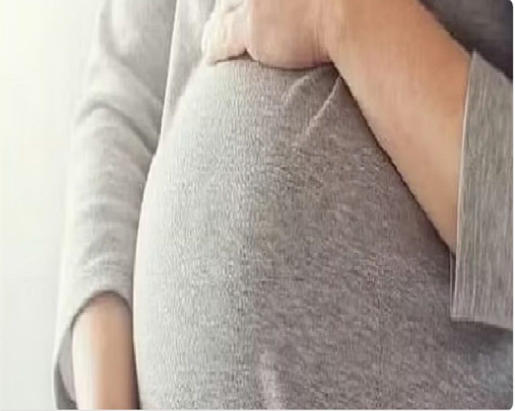 استشارية توضح ضوابط السفر خلال فترة الحمل