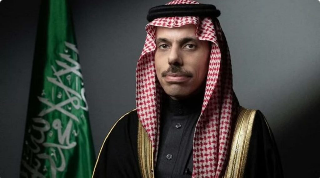 وزير الخارجية يستعرض العلاقات الثنائية والتطورات الإقليمية مع نظيره الأمريكي