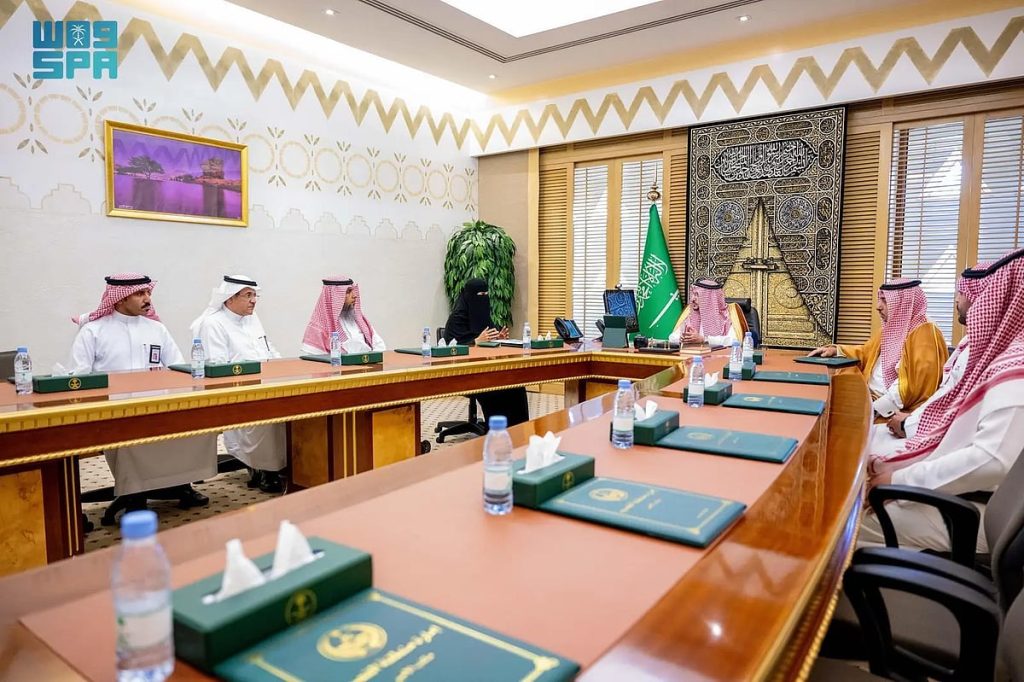 أمير القصيم يرأس اجتماع فريق حوكمة المواقع التاريخية ويدشّن مبادرة "حصر"