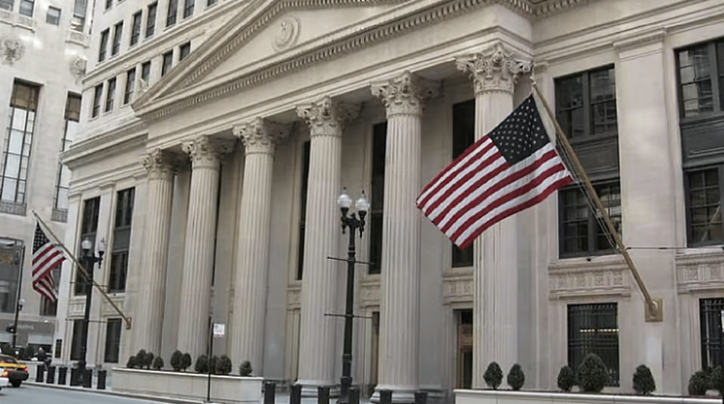 الاحتياطي الفيدرالي الأميركي يثبت أسعار الفائدة بنطاق 4.25 – 4.50 ٪