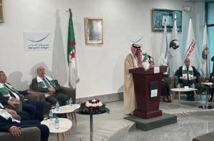 سفير المملكة لدى الجزائر يشارك في توديع الفوج الأول من ضيوف الرحمن