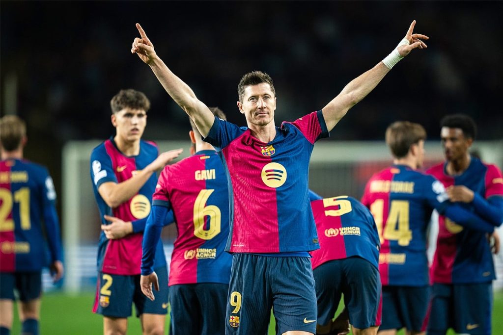 برشلونة ضيفًا على إسبانيول لحسم لقب الليجا