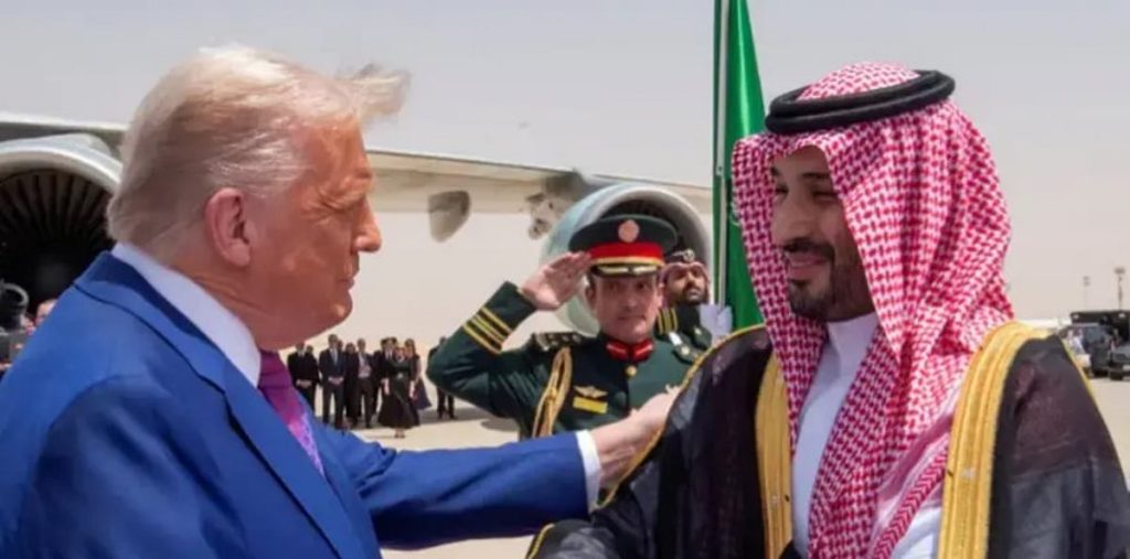 ترامب: الأمير محمد بن سلمان تحدث معي بنبرة صادقة بضرورة رفع العقوبات عن سوريا