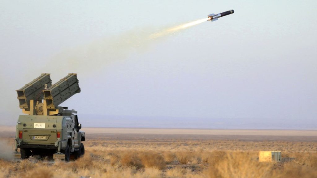 صاروخ جديد يدخل على خط الصراع بين طهران وتل أبيب.. ماذا نعرف عن “سجيل” الإيراني؟