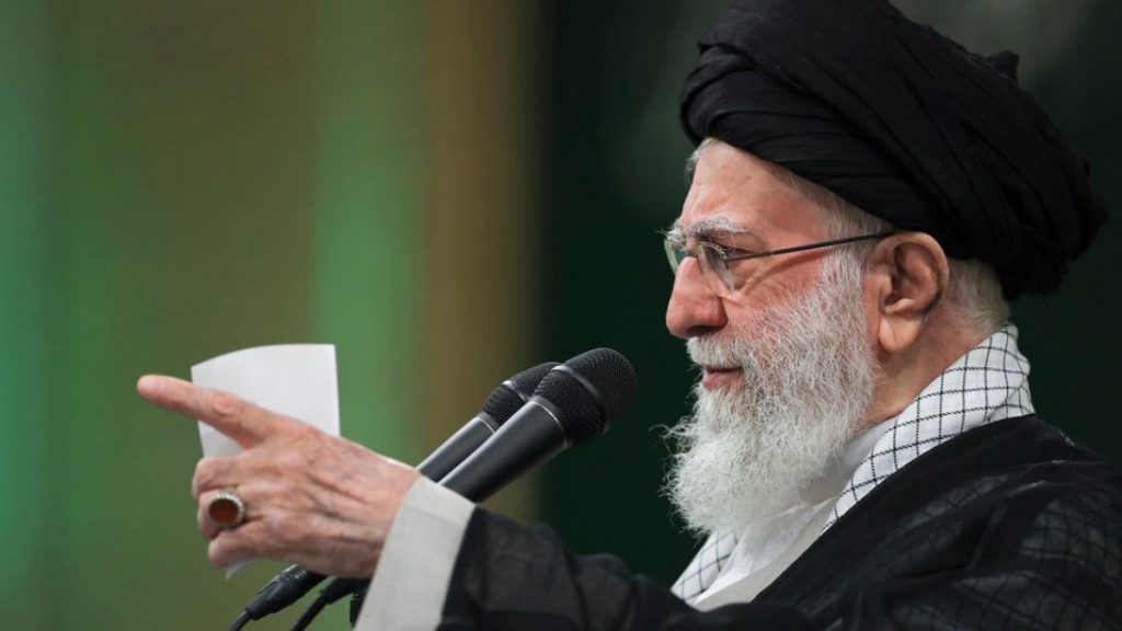 هل يصبّ سقوط النظام الإيراني في مصلحة الأنظمة العربية؟