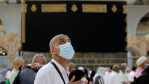 حرير طبيعي وذهب خالص.. لماذا تُرفع كسوة الكعبة وكم تبلغ تكلفتها؟