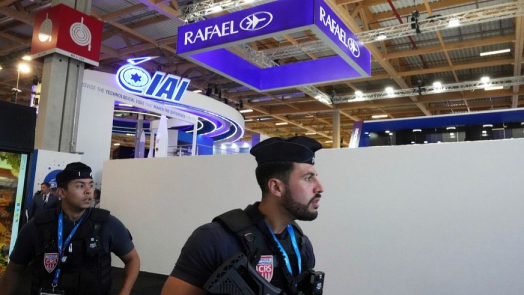 شركة “رافائيل” الإسرائيلية تهدد برفع دعوى ضد فرنسا بعد إغلاق جناحها في معرض باريس